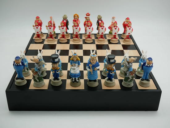 Chess: Alice in Wonderland (Painted) with Black Maple Chest/Board