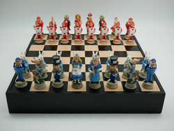 Chess: Alice in Wonderland (Painted) with Black Maple Chest/Board